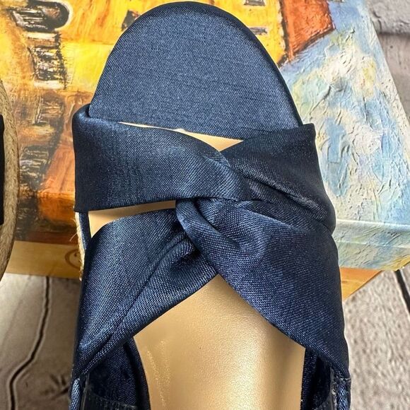 Bella Vita Women’s Kimora Wedge Espadrille Sandals Navy Thai Silk 10M NEW - Picture 8 of 13